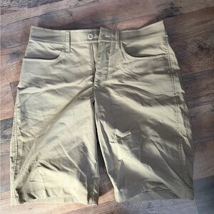 Under Armour men’s Tan Shorts